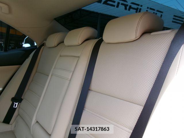 Lexus IS 2016-01 275354-18