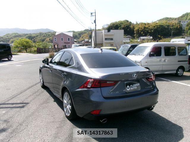 Lexus IS 2016-01 275354-4