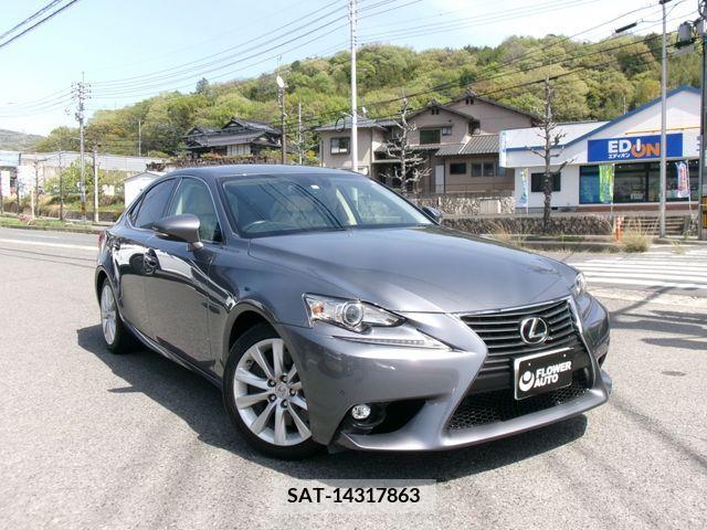 Lexus IS 2016-01 275354-3
