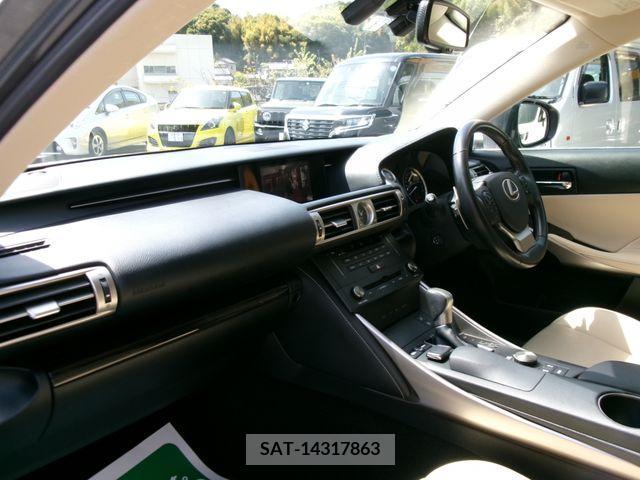 Lexus IS 2016-01 275354-16