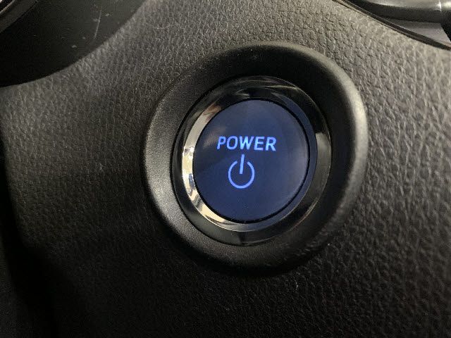 Toyota C-HR 2017-08 10206-10