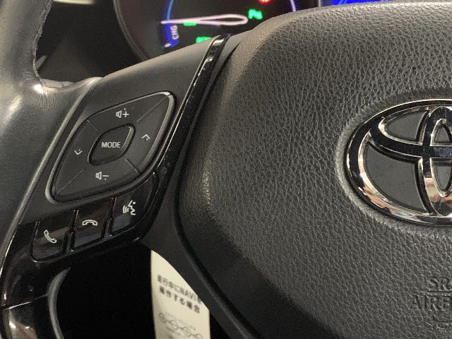 Toyota C-HR 2017-08 10206-15