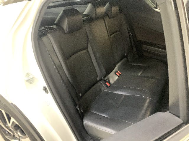 Toyota C-HR 2017-08 10206-3