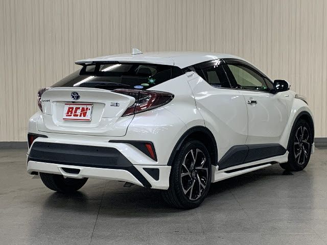Toyota C-HR 2017-08 10206-2
