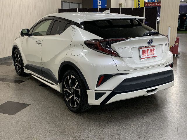 Toyota C-HR 2017-08 10206-8