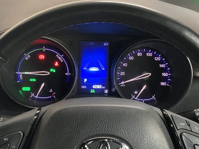 Toyota C-HR 2017-08 10206-7