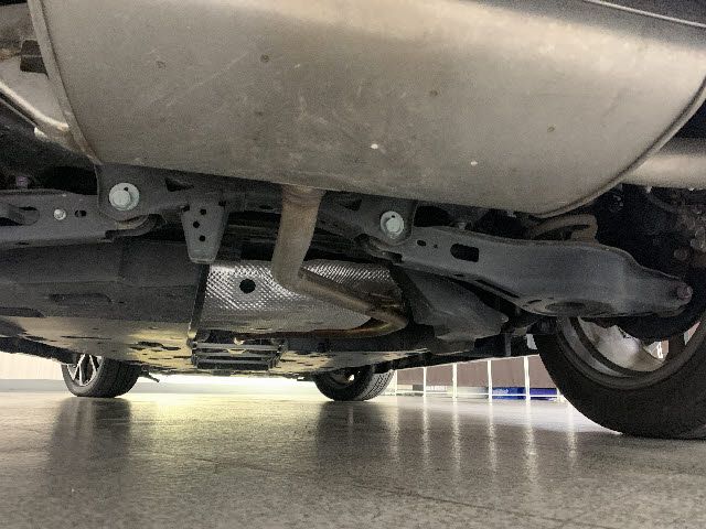 Toyota C-HR 2017-08 10206-25