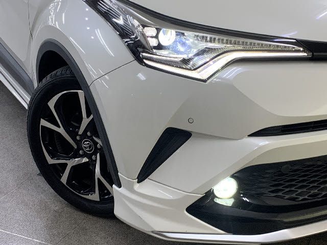 Toyota C-HR 2017-08 10206-24