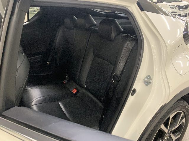 Toyota C-HR 2017-08 10206-18