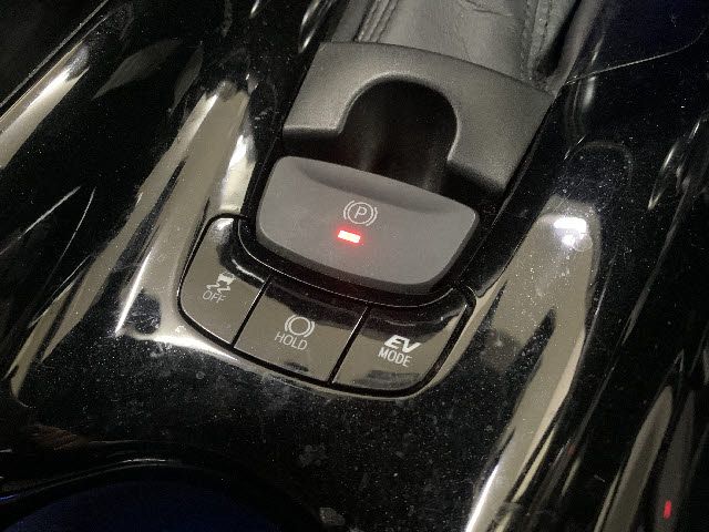Toyota C-HR 2017-08 10206-17