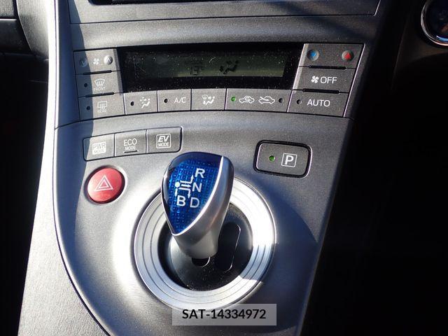 Toyota PRIUS 2016-02 213369-11