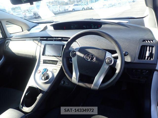 Toyota PRIUS 2016-02 213369-1