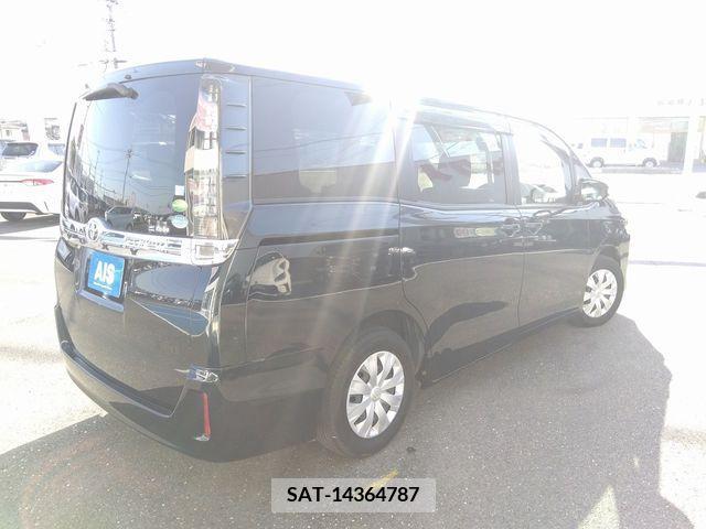 Toyota VOXY 2014-03 288888-1