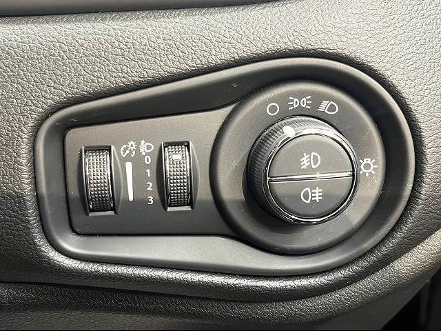 Jeep RENEGADE 2021-03 23557-14