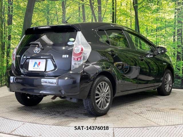 Toyota AQUA 2013-01 251196-17