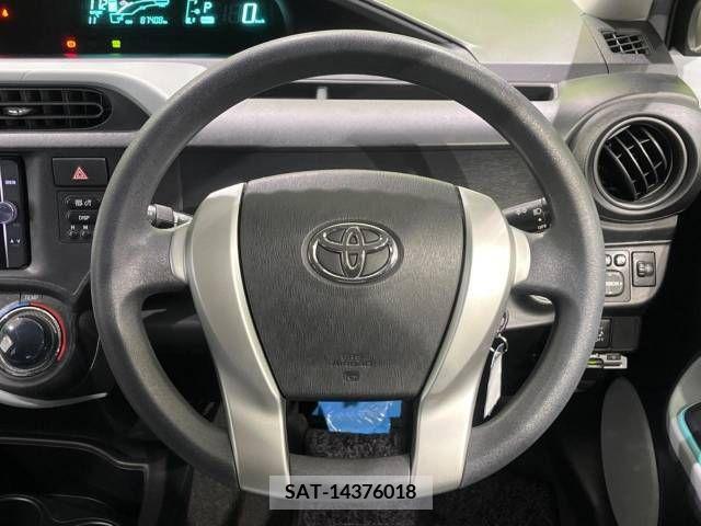 Toyota AQUA 2013-01 251196-11