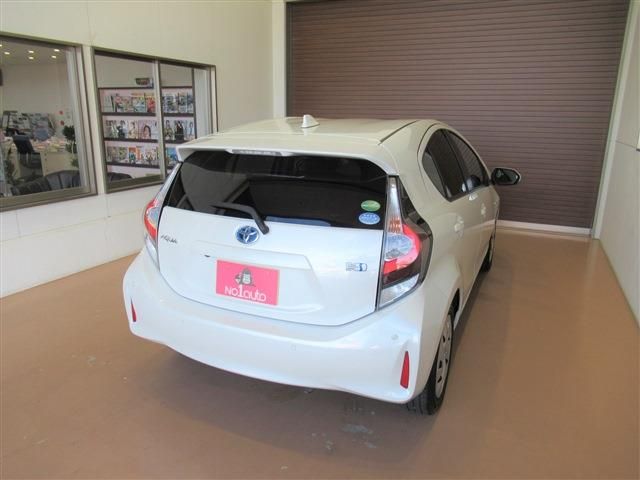 Toyota AQUA 2019-08 21618-2