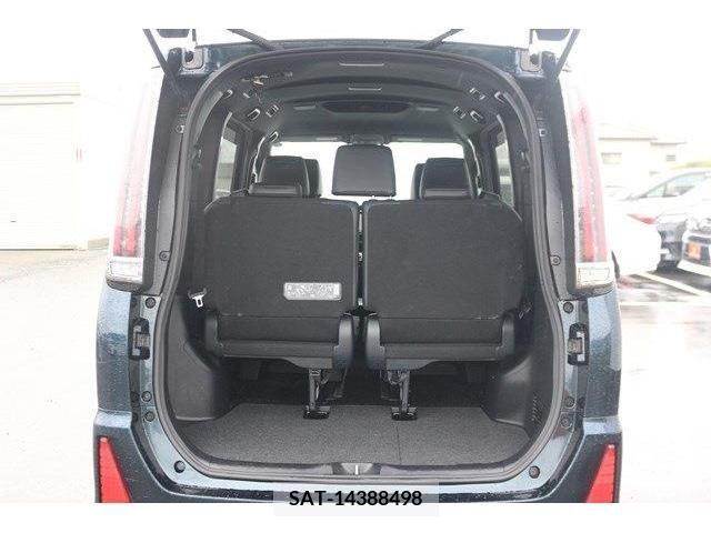 Toyota NOAH HYBRID 2018-01 372620-16