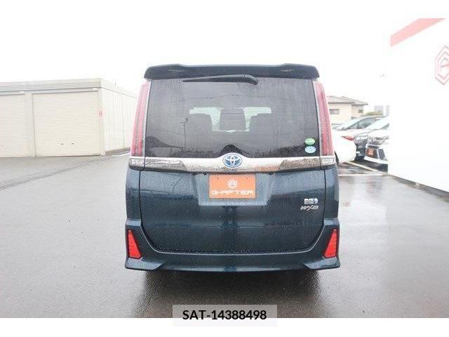 Toyota NOAH HYBRID 2018-01 372620-7