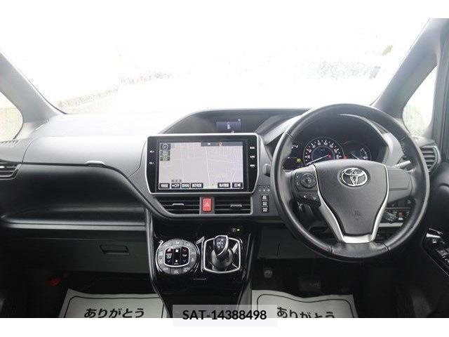Toyota NOAH HYBRID 2018-01 372620-15