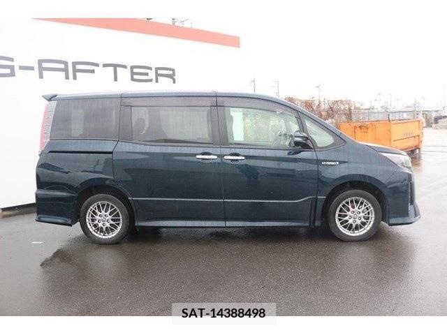 Toyota NOAH HYBRID 2018-01 372620-6
