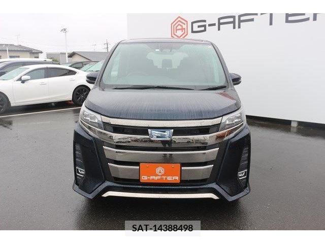 Toyota NOAH HYBRID 2018-01 372620-5