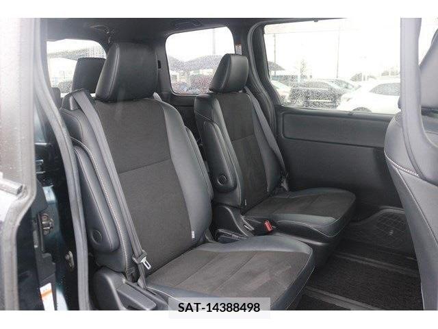 Toyota NOAH HYBRID 2018-01 372620-13