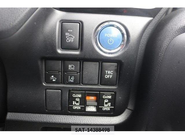 Toyota NOAH HYBRID 2018-01 372620-4