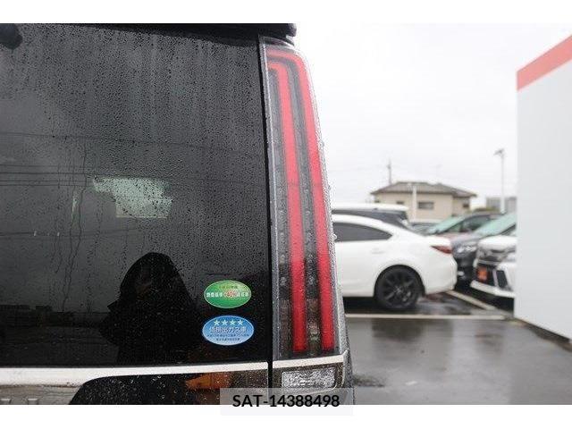 Toyota NOAH HYBRID 2018-01 372620-10