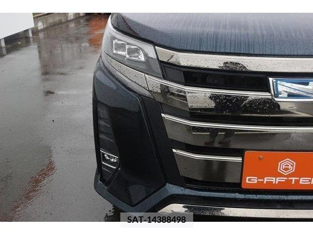 Toyota NOAH HYBRID 2018-01 372620-9