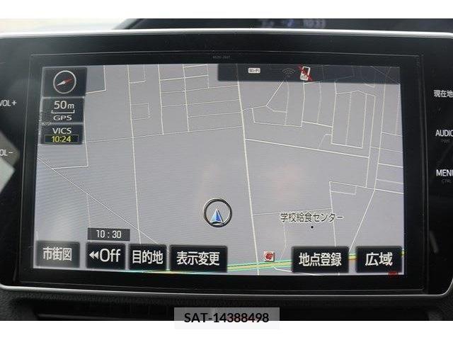 Toyota NOAH HYBRID 2018-01 372620-1