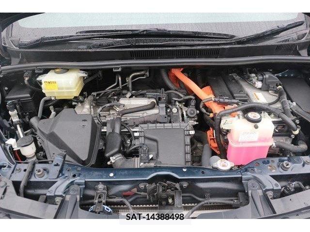 Toyota NOAH HYBRID 2018-01 372620-17