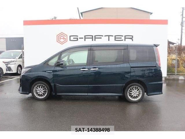 Toyota NOAH HYBRID 2018-01 372620-8