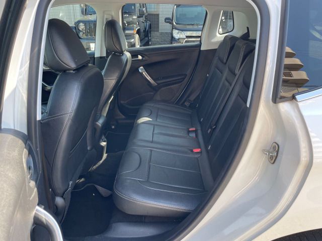 Peugeot 2008 2016-02 18452-7