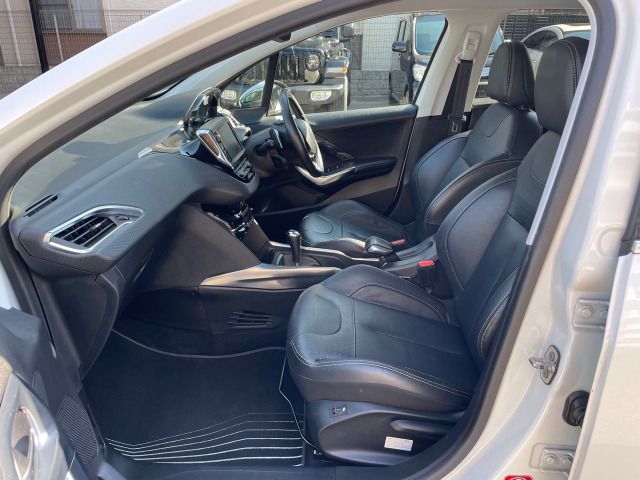 Peugeot 2008 2016-02 18452-5