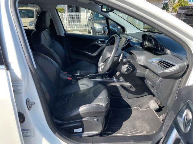 Peugeot 2008 2016-02 18452-4