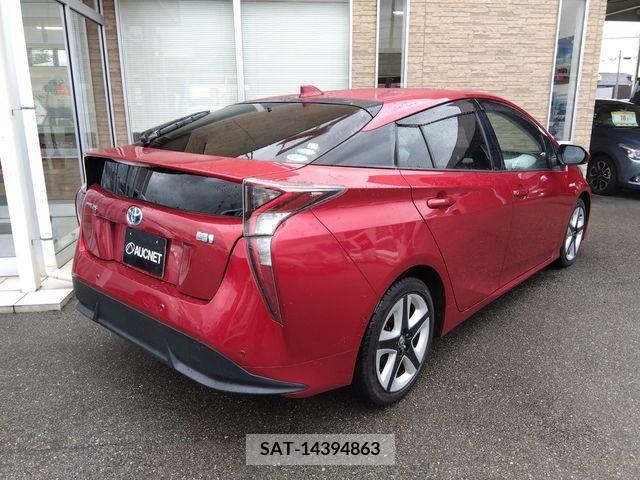 Toyota PRIUS 2017-02 378425-1