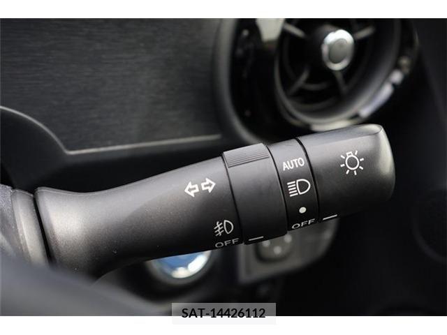 Toyota AQUA 2016-02 380776-13