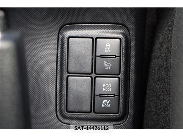 Toyota AQUA 2016-02 380776-11