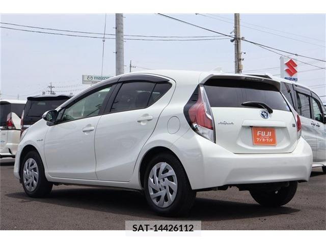 Toyota AQUA 2016-02 380776-1
