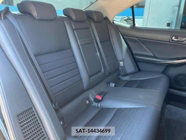 Lexus IS 2013-08 300066-10