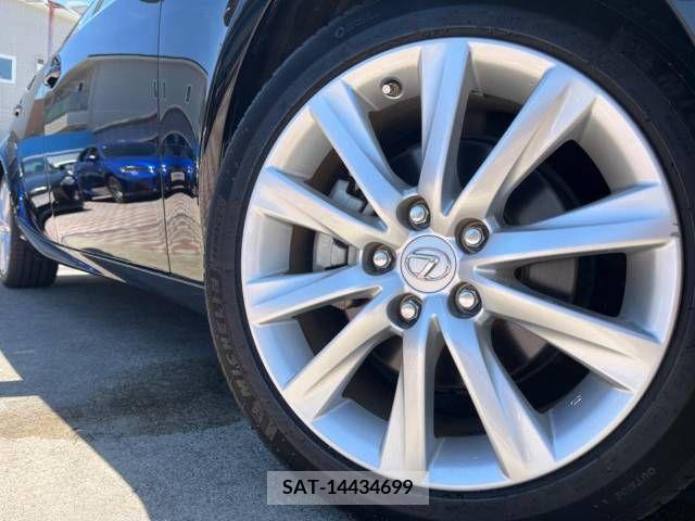 Lexus IS 2013-08 300066-13