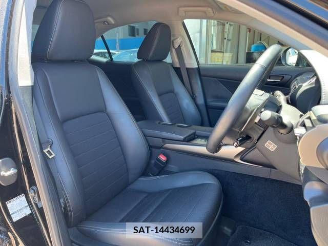 Lexus IS 2013-08 300066-9