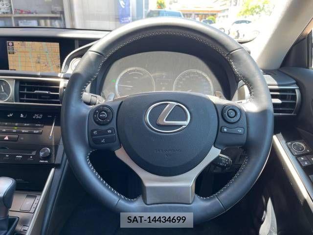 Lexus IS 2013-08 300066-8