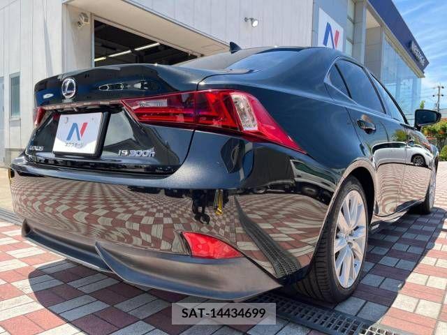 Lexus IS 2013-08 300066-17
