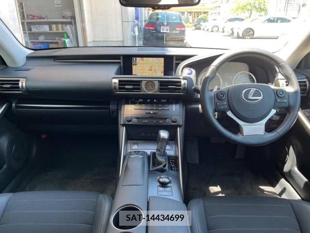 Lexus IS 2013-08 300066-1