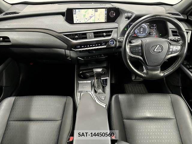 Lexus UX 2019-06 353937-1