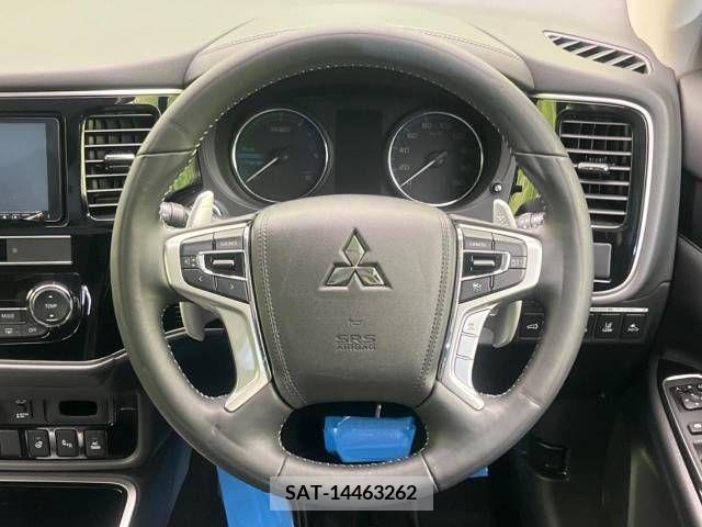 Mitsubishi OUTLANDER PHEV 2018-11 381805-11