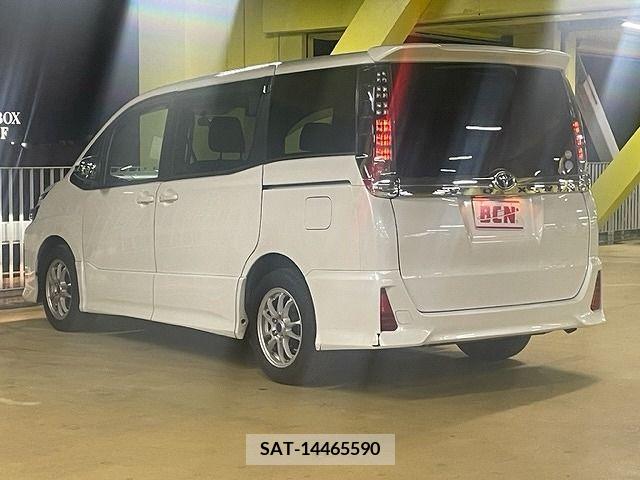 Toyota VOXY 2015-01 221001-8