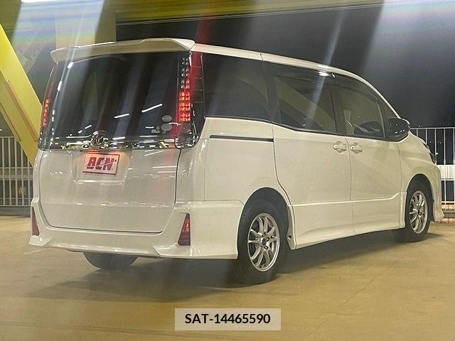 Toyota VOXY 2015-01 221001-2